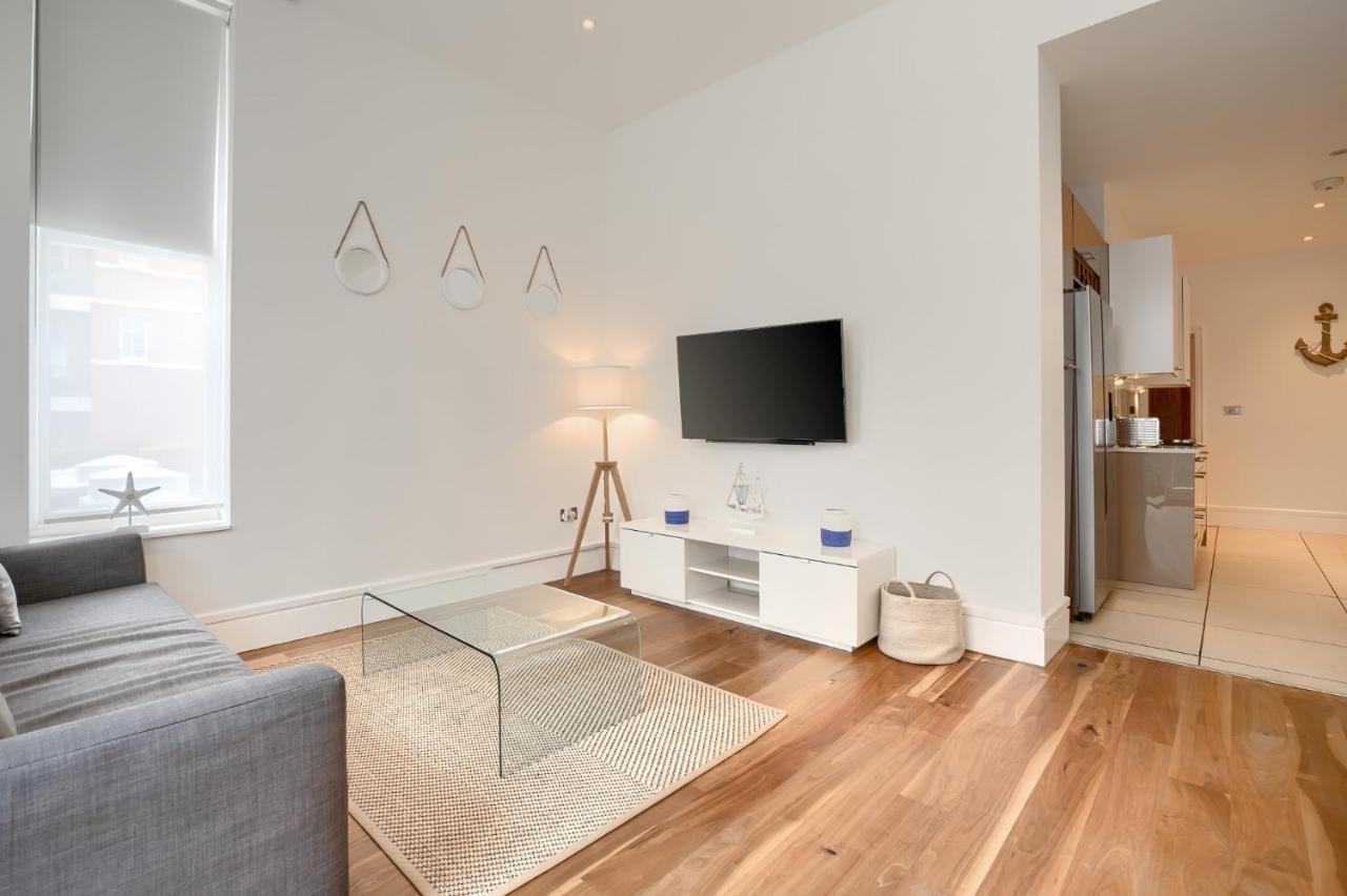 Luxury Seaside Apartment Истборн Екстериор снимка